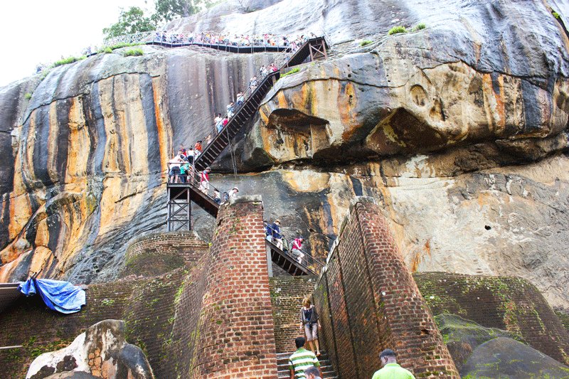 Dambulla, The climb after the Rock Gate becomes harder, Dambulla