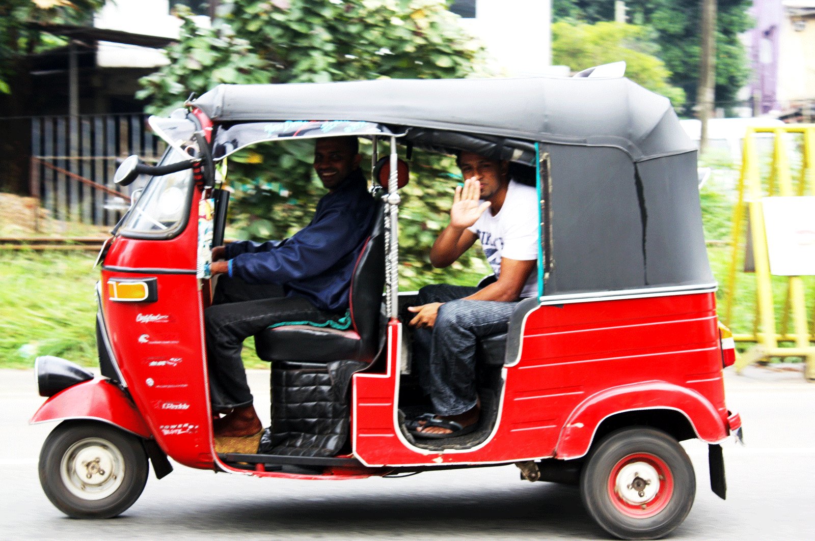 How to take a tuk tuk ride in Kandy
