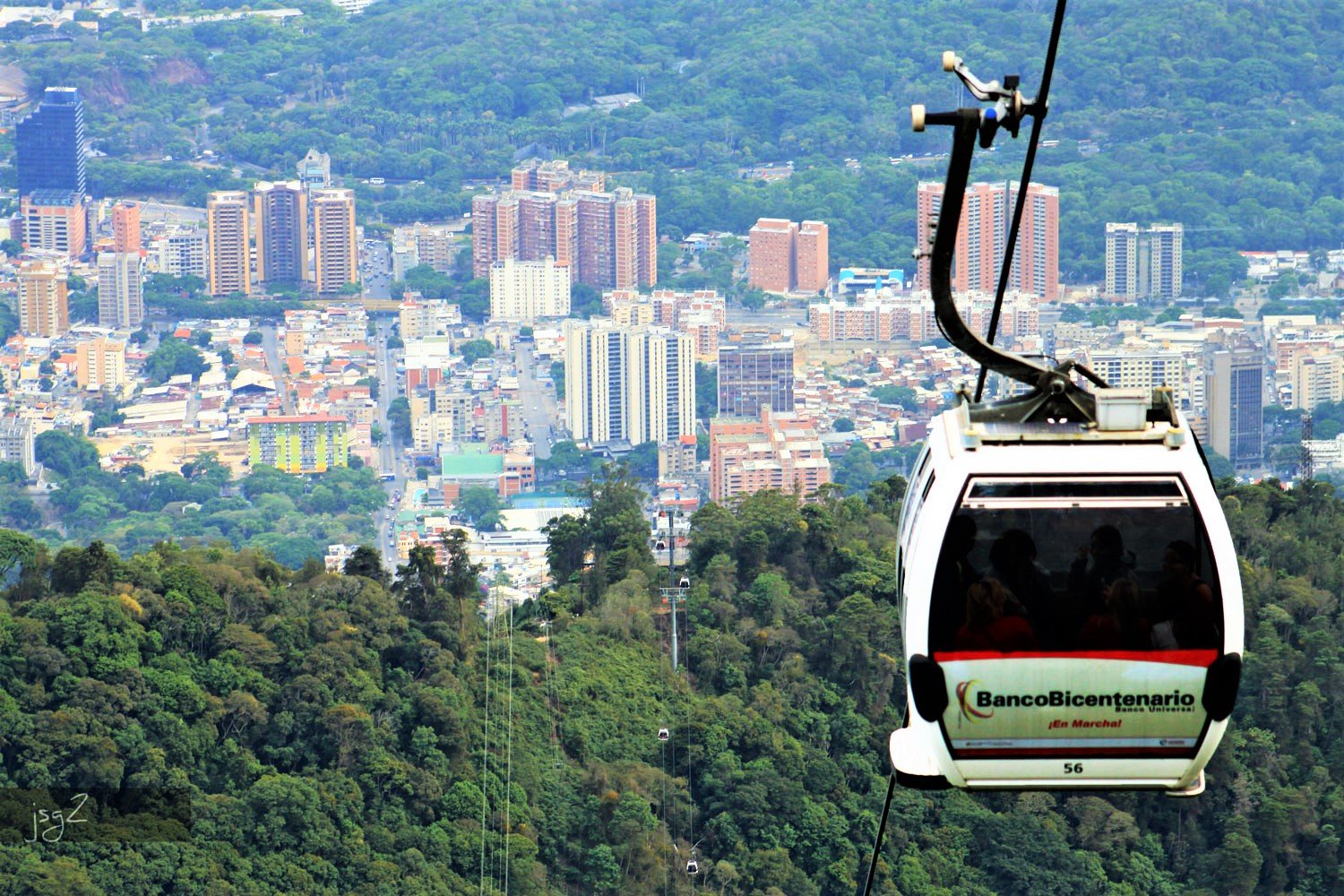 How to take a ride over the cite in a cable way cabin in Caracas