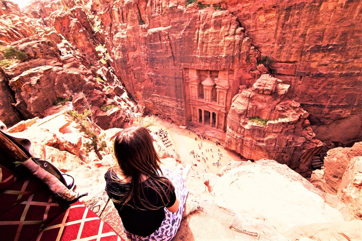 How to visit a 2000-year-old cave city in Petra