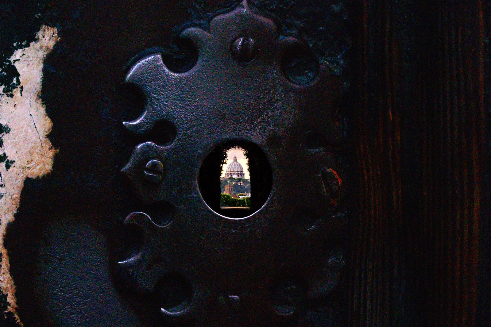 How to peek through the Knights of Malta keyhole in Rome