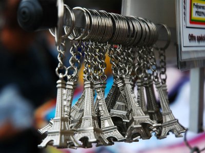 Buy keychain-tower in Paris