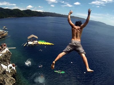 Jump from a rock into the water on Panay