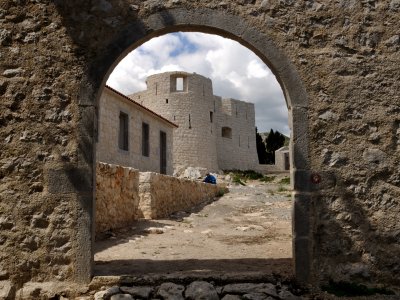 Walk around old Besac fortress in Bar
