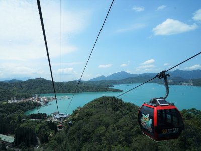 Take a cable car ride over the island's biggest lake in Taiwan