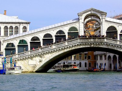Take a walk through the Rialto Bridge in Venice