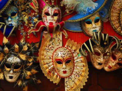 Buy a Venetian mask in Venice