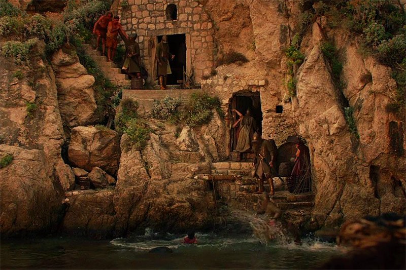 Gold cloaks drowning babies, Dubrovnik