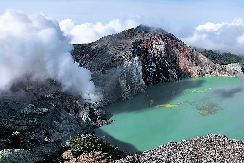 Kawah-Ijen Lake, Java