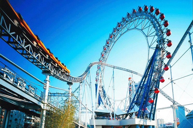 Big O is the worlds biggest ferris wheel without axis. The rollercoaster go through it.,