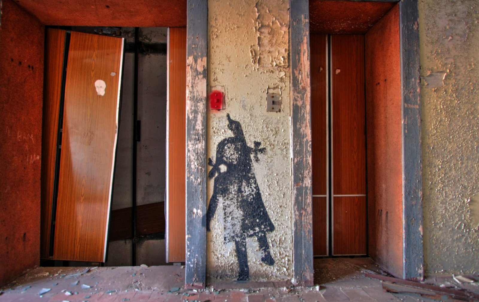 How to see pictures of "Hiroshima shadows" in Chernobyl