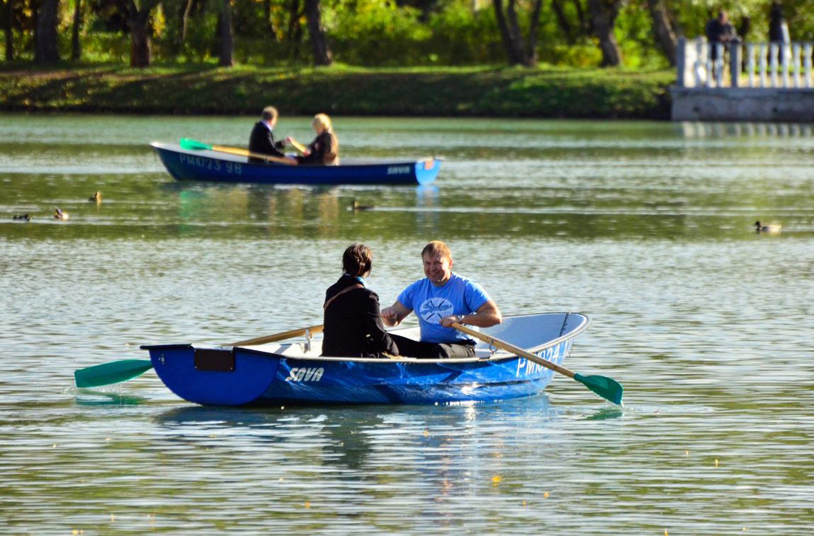 How to take a boat ride in Holosiivskyi park in Kiev