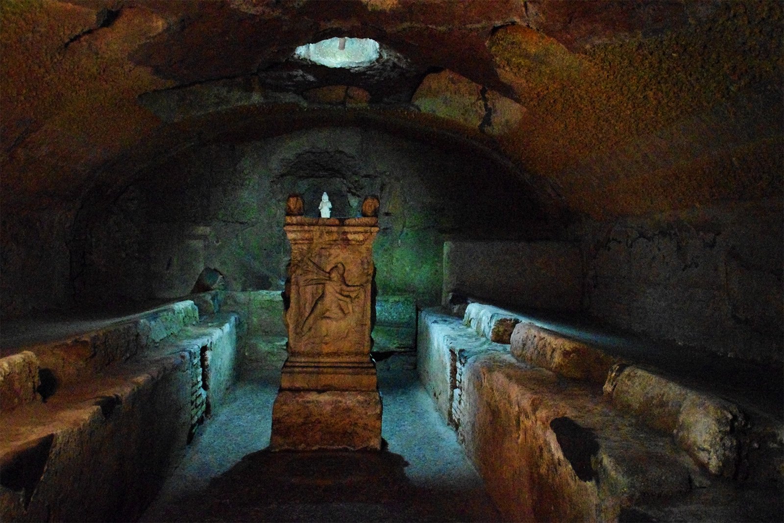 How to go down to the Mithraeum in Rome