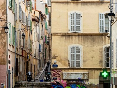 Take a walk true the Pannier quarter in Marseille