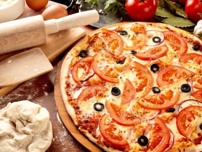 Try pizza by Neapolitan in Naples