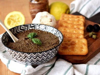 Taste tapenade in Saint-Tropez