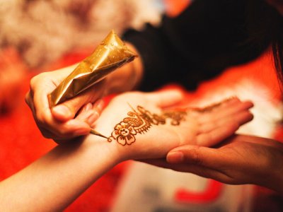 Make mehendi in Dubai