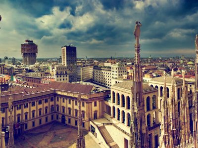 Walking tour in Milan